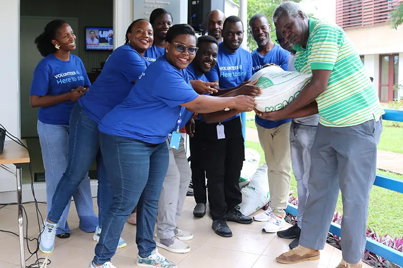 UNFCU Staff hand over fertilizers UNFCU Staff hand over fertilizers