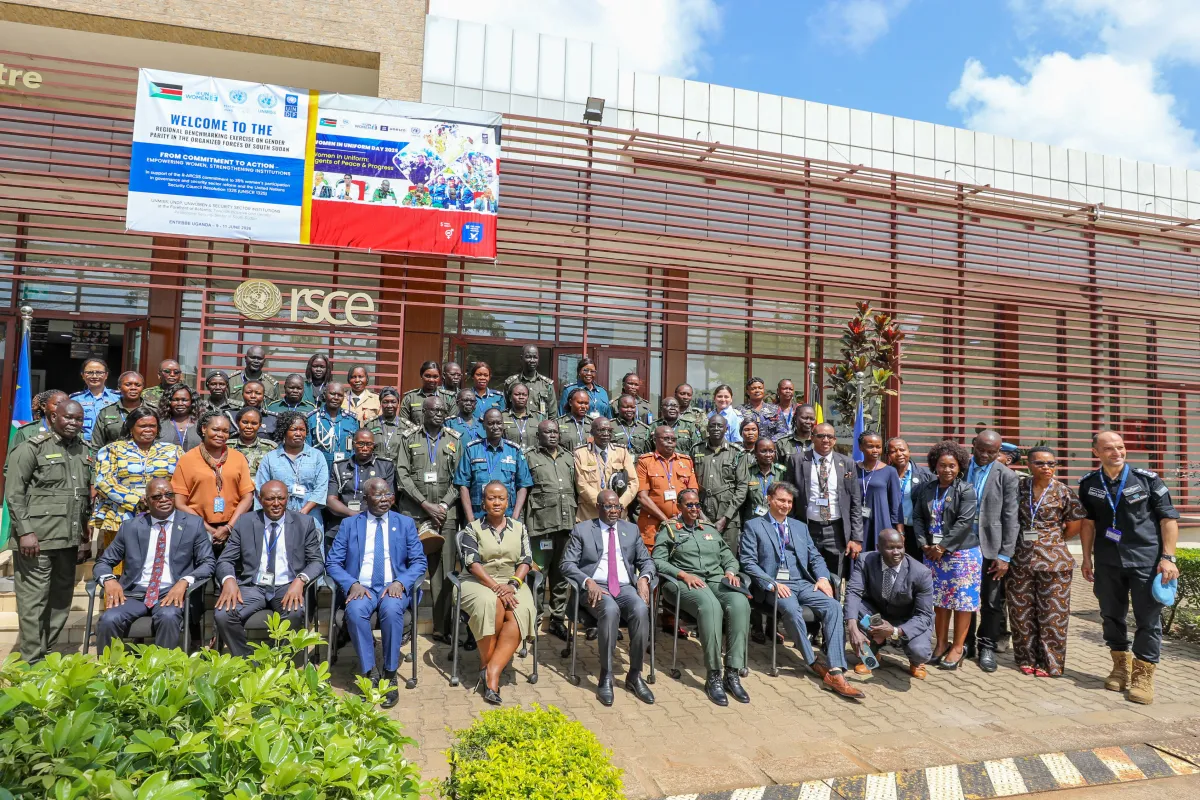 A group photo of participants and guest speakers. A group photo of participants and guest speakers.